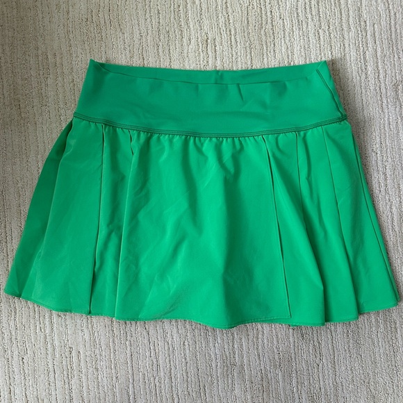 Offline by Aerie Vibrant Green Pleated Active Skort - Picture 2 of 5